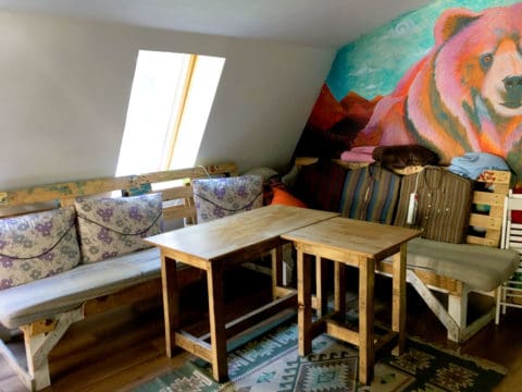 Hostel Guide for First Time Backpackers - LivingOutLau