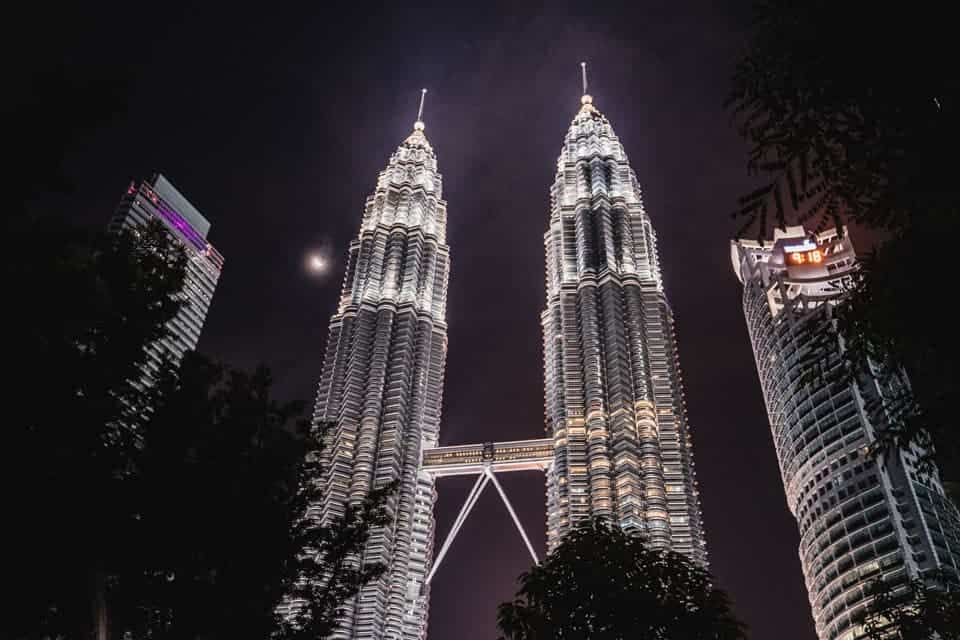 Kuala-Lumpur-Petronas-Tower-at-KLCC-Park-min