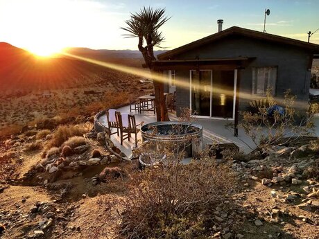 Airbnbs in Joshua Tree for Couples