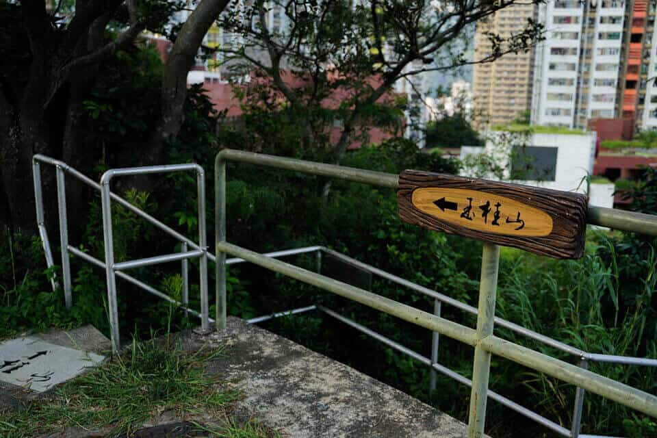 Ap LEi Chau Hike Trailhead