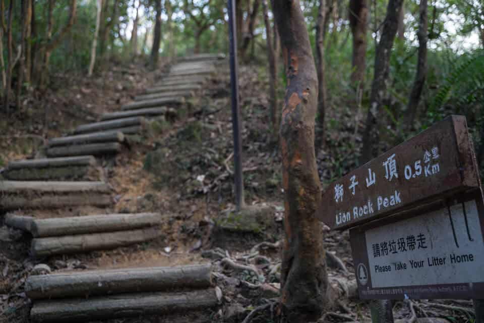 Sign-To-Lion's-Rock-Peak