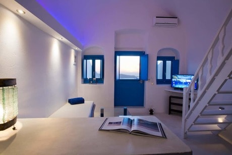 Best Airbnbs in Pyrgos Santorini