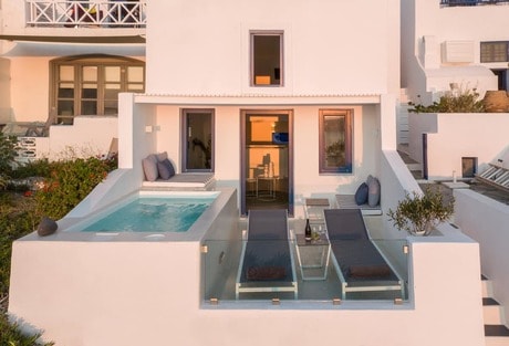 Best Santorini Airbnbs