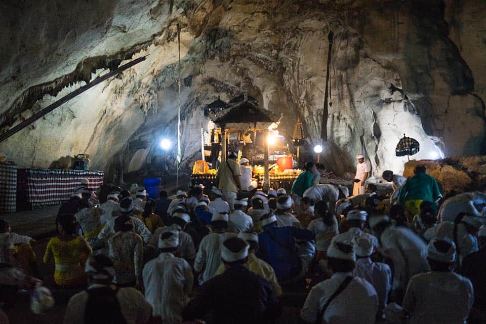 Goa Giri Putri Temple Tour Nusa Penida