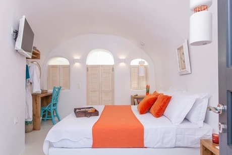 Where To Stay In Santorini