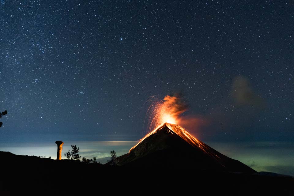Volcano-Acatenango-Overnight-Hike-Eruption