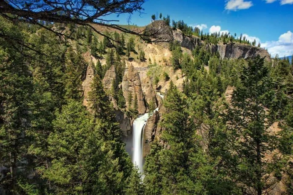 pád věže Yellowstone