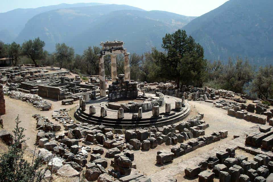 Delphi-Temple-of-Apollo-Famous-Greece-Landmarks