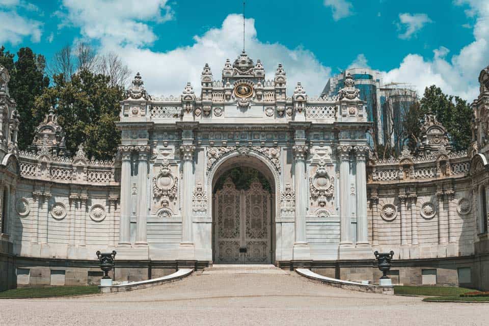 Dolmabahce-Palace-Time-in-Istanbul