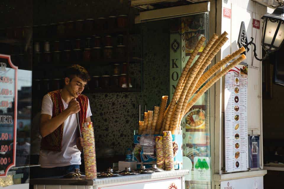 Dondurma-Turkish-Ice-Cream-What-To-Eat-In-Istanbul