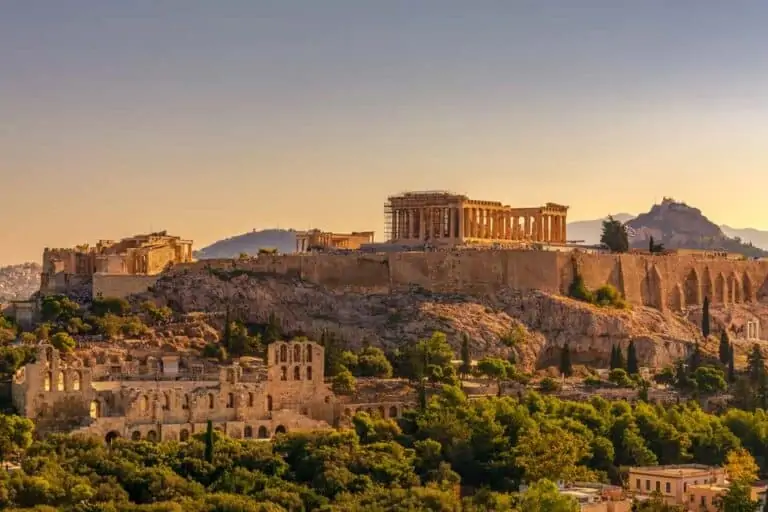 Famous-Landmarks-in-Greece-Featured