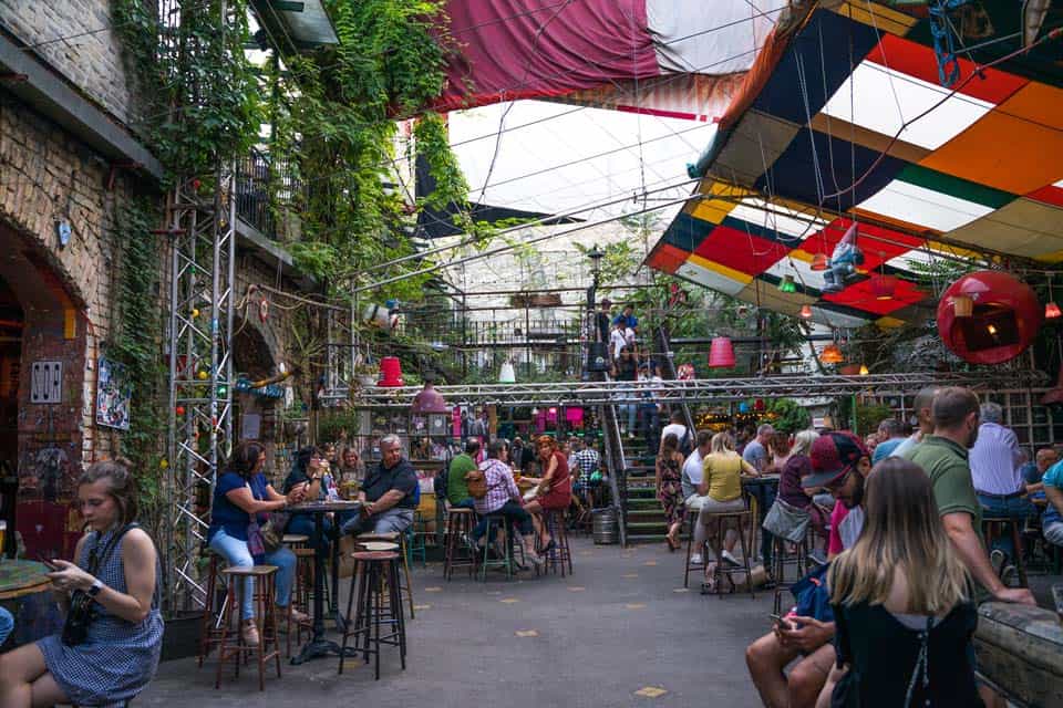 Szimpla-Kert-Ruin-Bar-Budapest