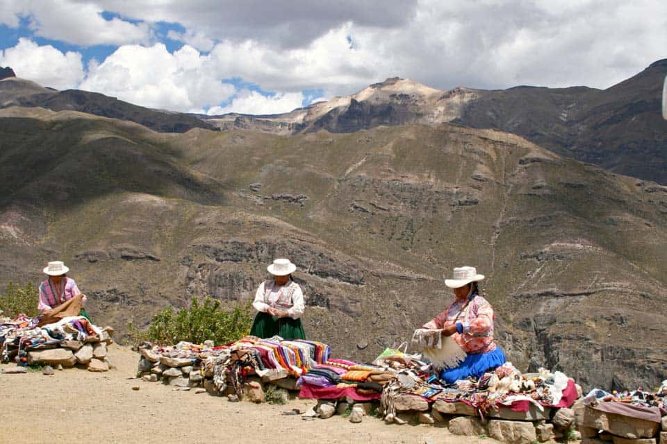 Vendors-At-Colca-Canyon-viewpoint