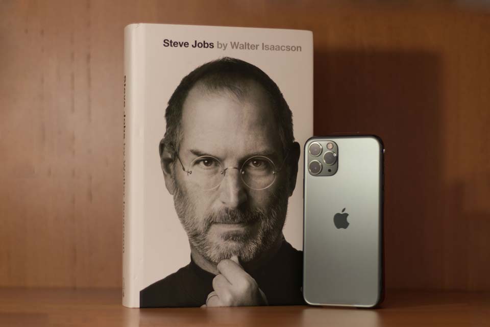 Steve-Jobs-Book-Iphone