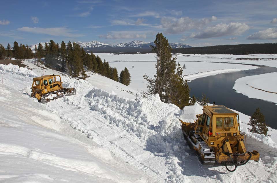 Weather-in-Yellowstone-April-Snow