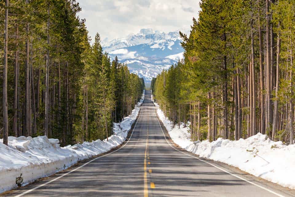Yellowstone-Spring-April-Roads