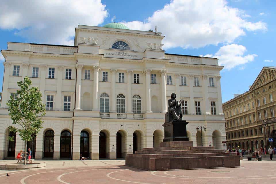 Nicolaus-Copernicus-Statue-Poland