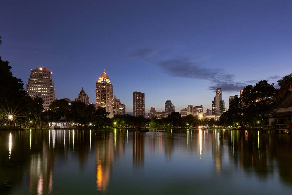 Lumphini-Park-at-Night