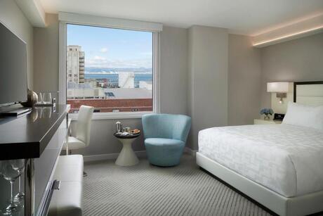 4-Star-Hotel-With-A-View-In-SF