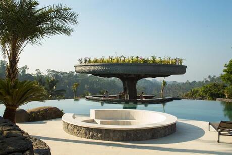 beach clubs in bali with infinity pool