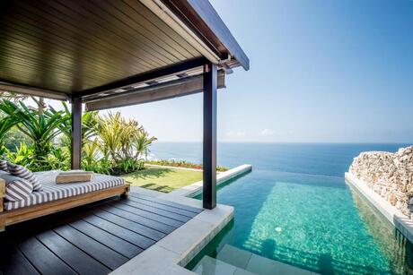 best infinity pool on beach in Uluwatu