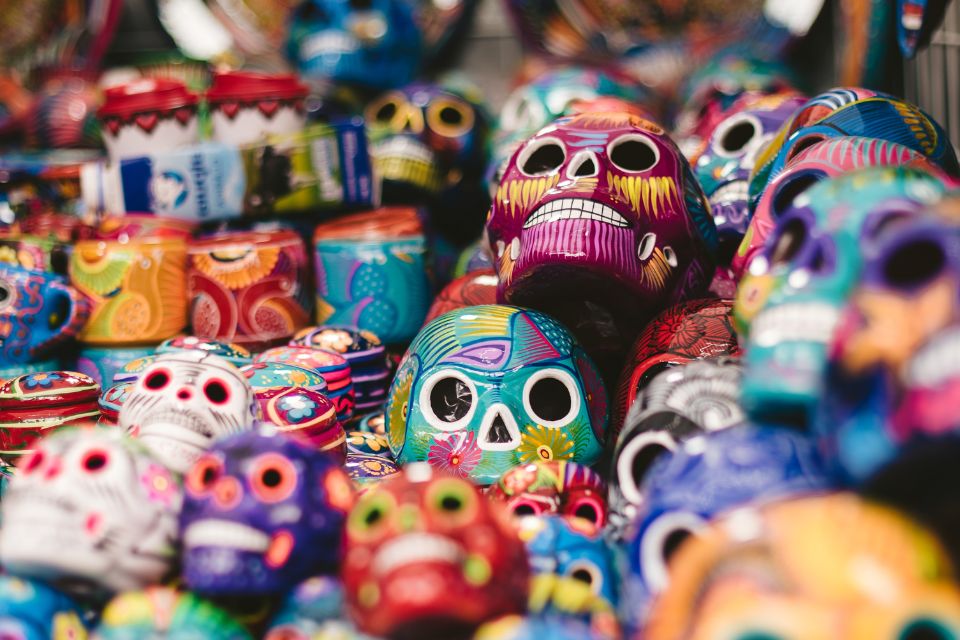 Handmade-The-Day-of-the-Dead-souvenir-sculptures