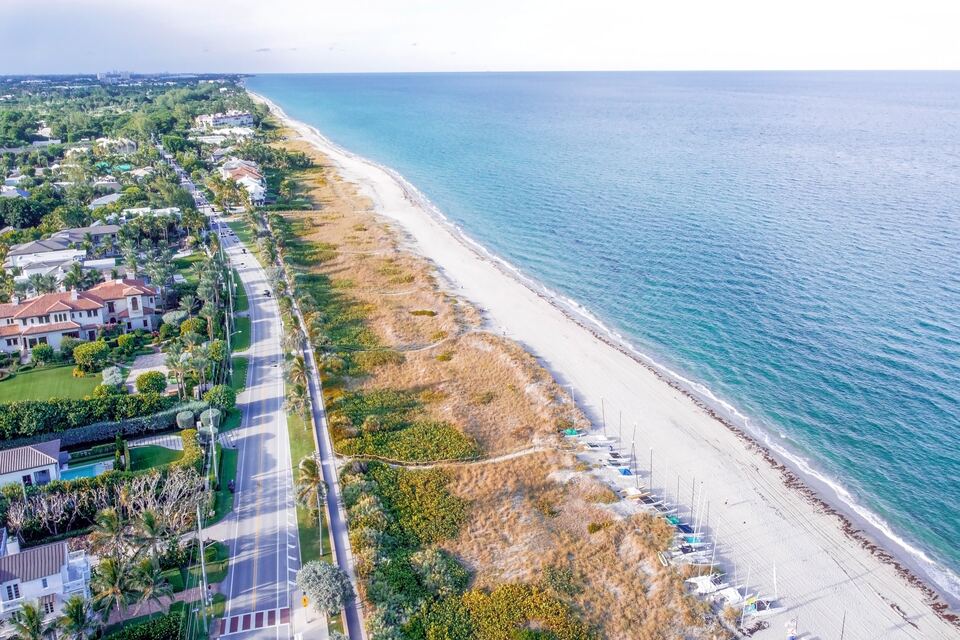 Delray-Beach-small-beach-town-in-florida